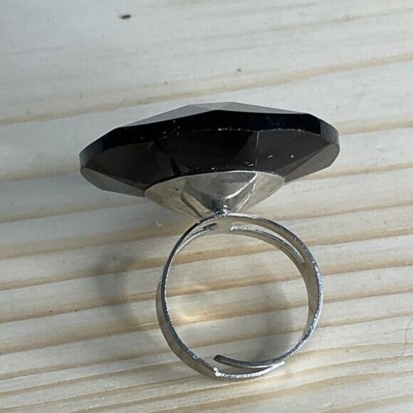 Jet Black Faceted Oval Acrylic Silver Tone Adjustable Band Ring - Picture 3 of 6